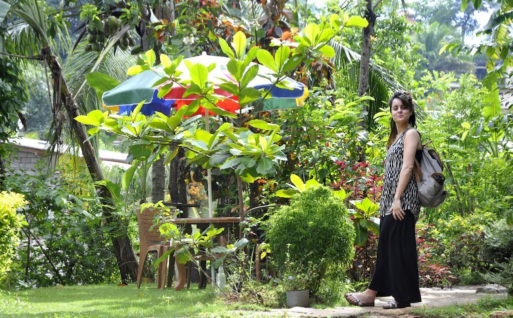 Haniffas Holiday Inn Kandy Luaran gambar